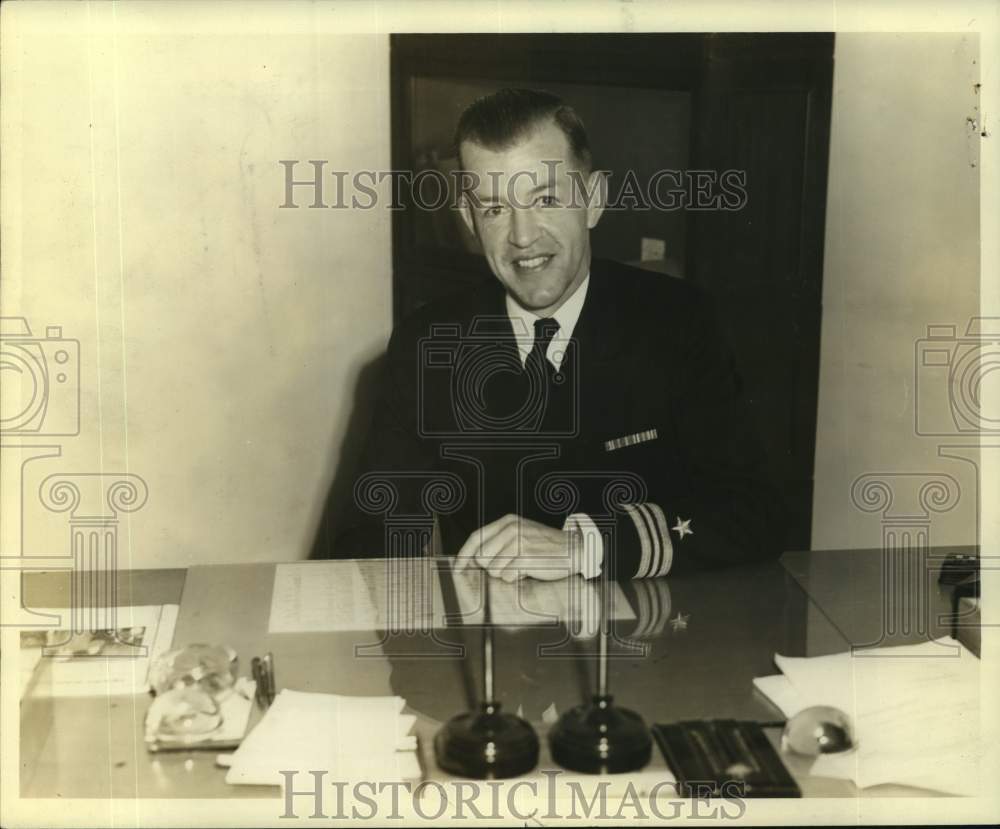 Press Photo Lieutenant Commander Charles E. Hoffman - Historic Images