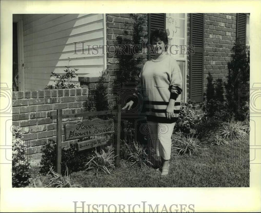 1988 Press Photo Linda Hoffman, winner of Flower Growers Guild Club contest - Historic Images