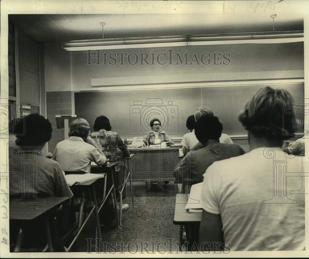 1976 Press Photo Mary Kirn on duty: She&#39;s seen the changes first-hand - Historic Images