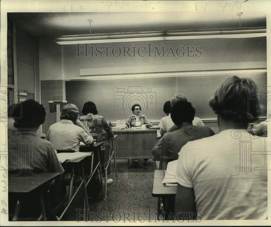 1976 Press Photo Mary Kirn on duty: She's seen the changes first-hand - Historic Images