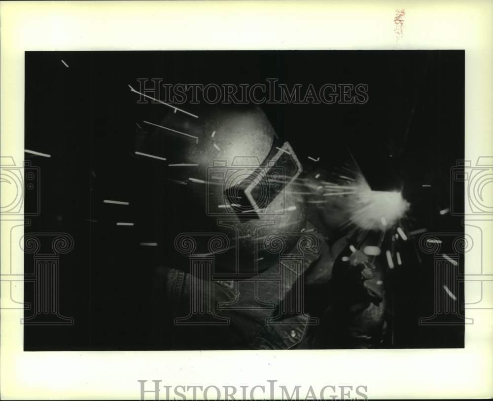 1990 Scott Muller, practices welding at Vo-Tech school in Metairie. - Historic Images