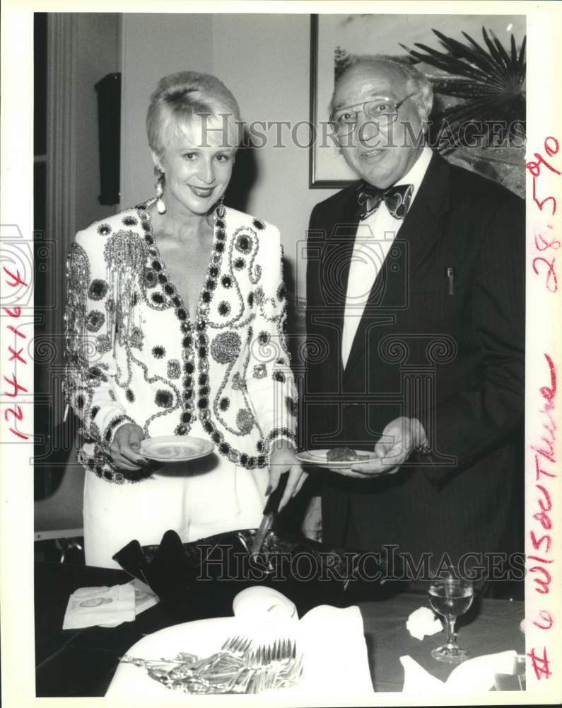 1993 Press Photo Angela Hill and Buddy Stall during an MOD dinner party - Historic Images