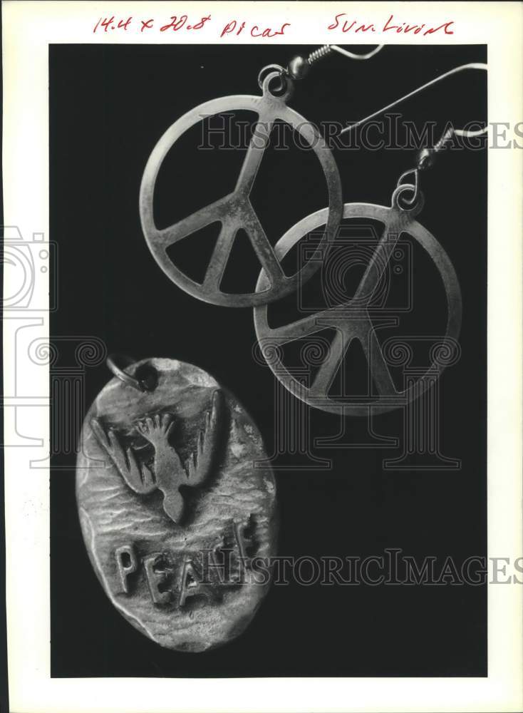 1991 Press Photo Earrings and necklace- 60&#39;s nostalgia sold at Jazzgras Store - Historic Images