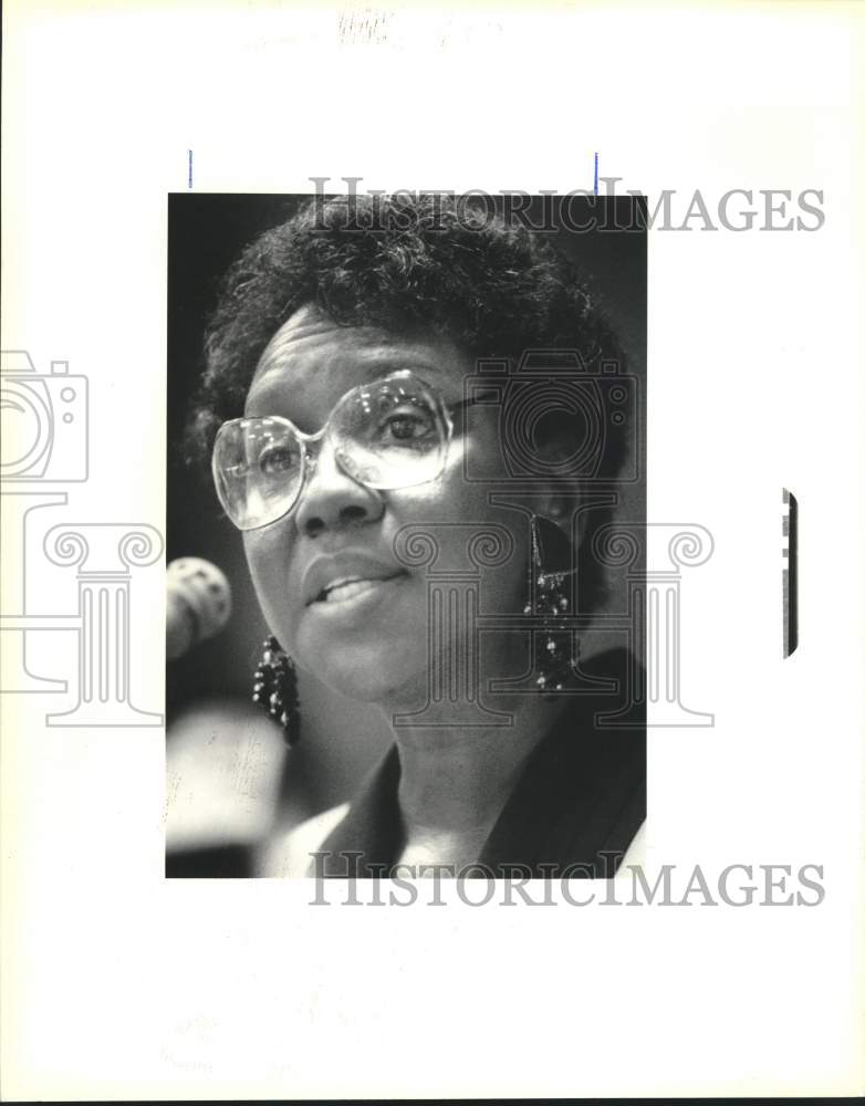 1991 Press Photo Kenner City Councilman Wilma Irvin during meeting - Historic Images