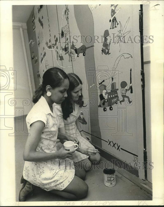 1975 Angela Holloway & Lisa Weidemeyer paint mural at ROTC building. - Historic Images