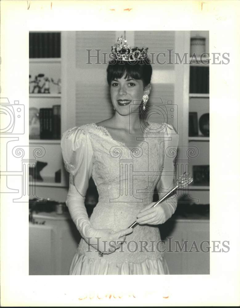 1991 Press Photo Susan Mary Hamilton, Queen at The Pierrettes Ball - Historic Images