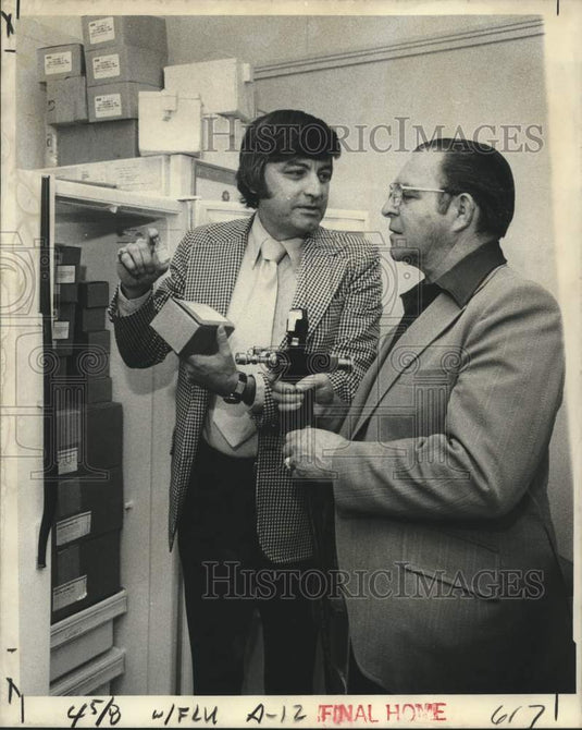 1976 Press Photo Lisle House & Marcel G. Peterson- Swine Flu vaccination program - Historic Images