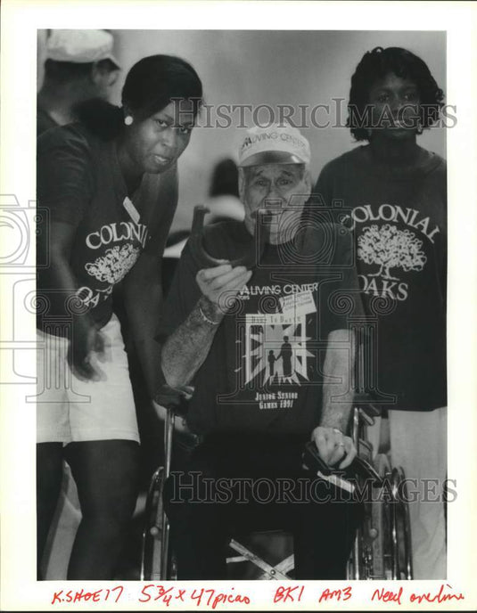 1991 Press Photo Horseshoe throwing event at Athletic Club's Jr./Sr. Games - Historic Images