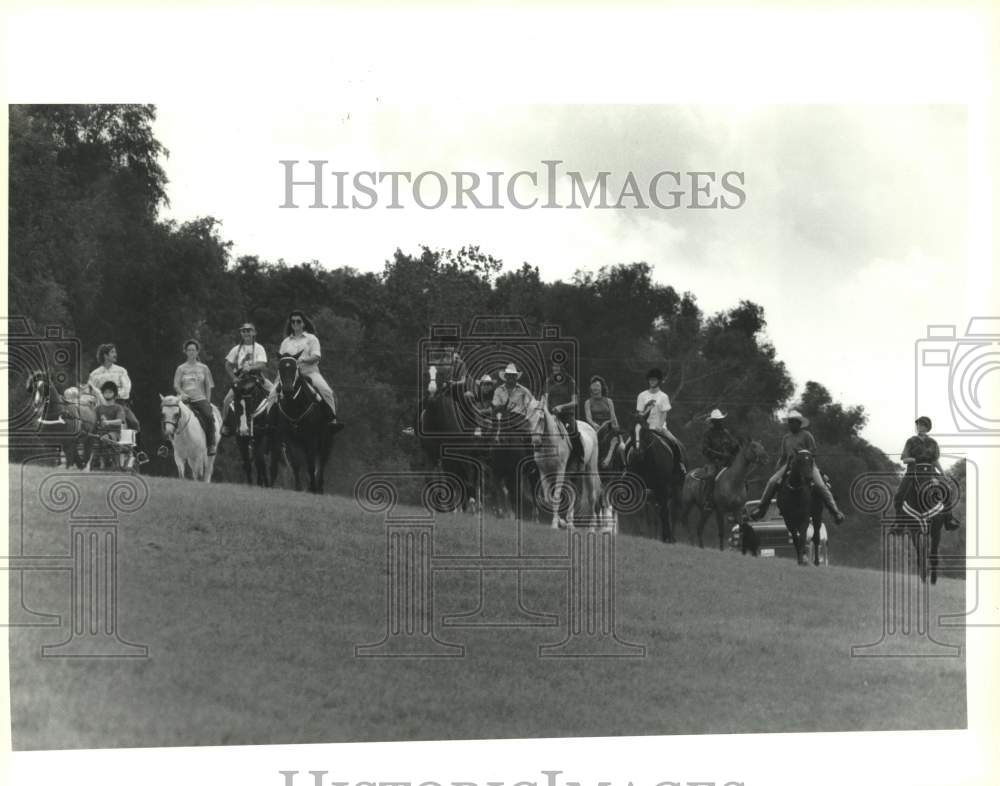 1993 Press Photo Group of riders walk along Mississippi River Levee in Wagamann - Historic Images