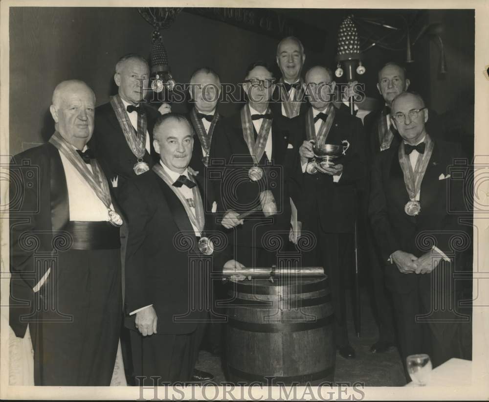 1959 Wine Tasters gather at the Roosevelt Hotel. - Historic Images