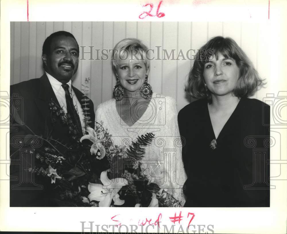 1992 Press Photo Lee Baker, Angela Hill, Joanne Couruille at the Covenant House. - Historic Images