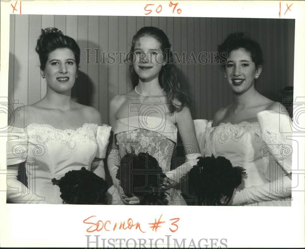 1991 Press Photo Young Ladies Dressed in Formal Gowns Pose at Essex Club - Historic Images