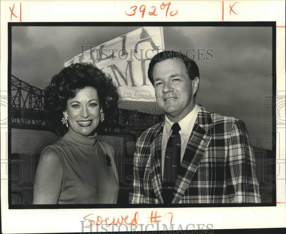 1991 Press Photo Betty Hrncir and Drew Jardine Pose In Front of Bridge - Historic Images