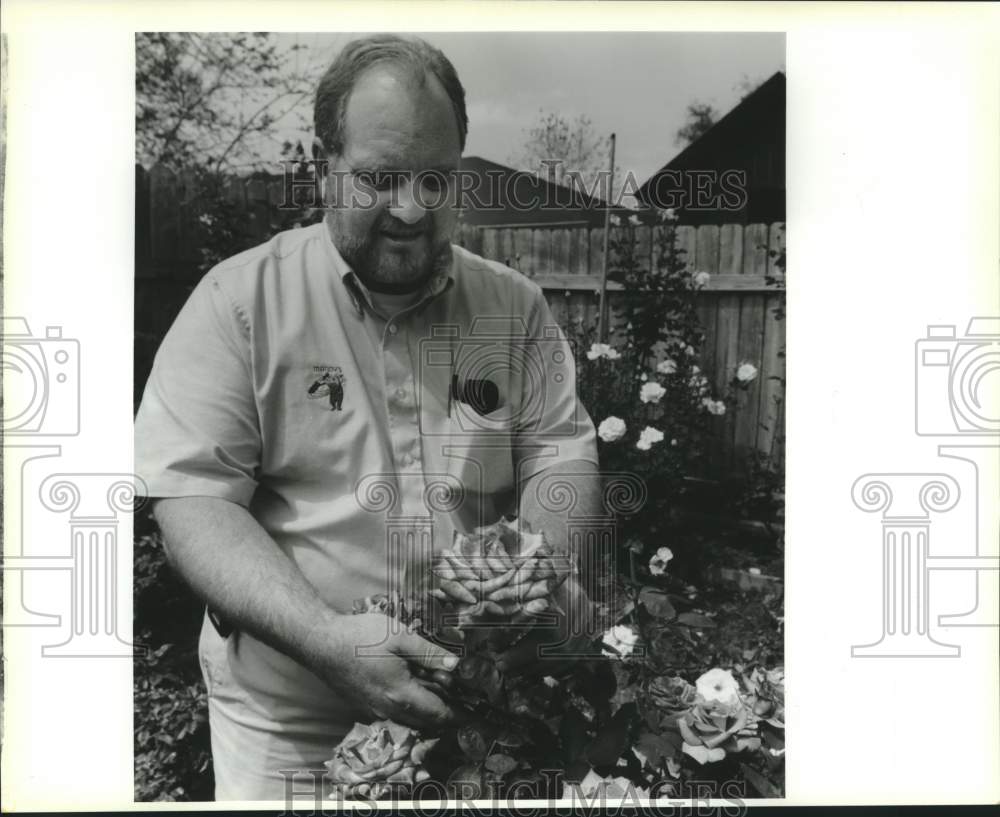 1995 Press Photo Anthony Jarman&#39;s home in Chalmette are full of roses - Historic Images