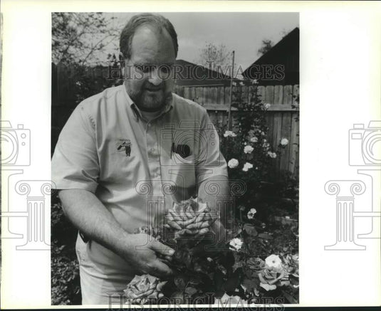 1995 Press Photo Anthony Jarman's home in Chalmette are full of roses - Historic Images