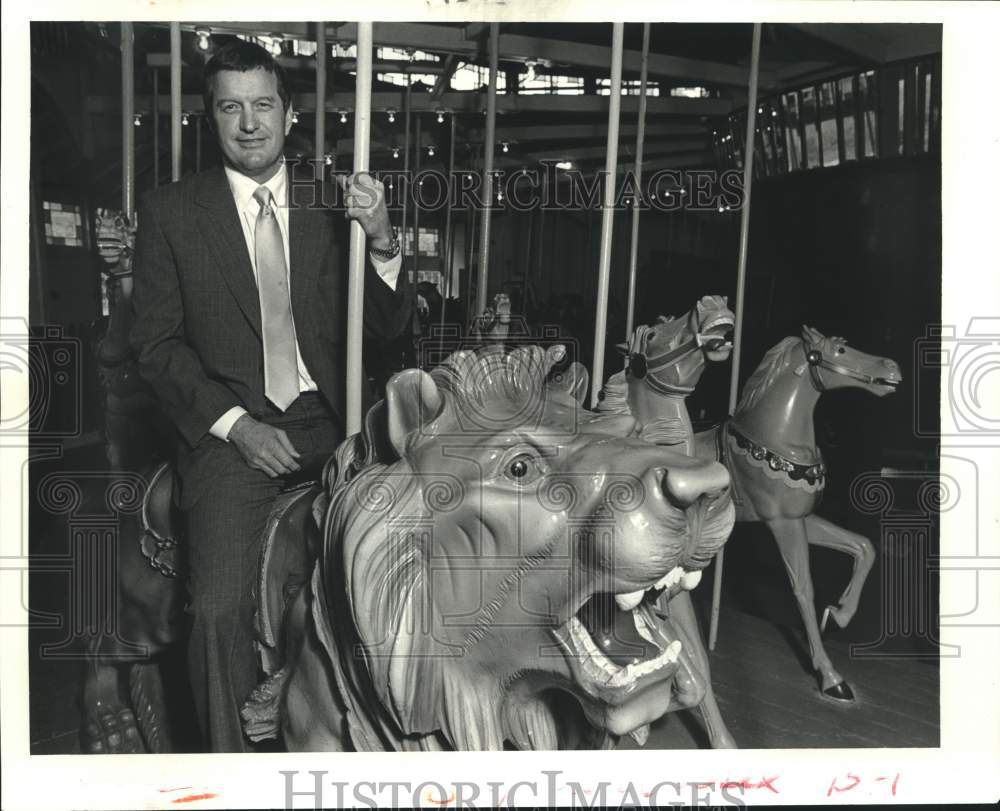 1986 Press Photo William A Hines on carousel at City Park - Historic Images