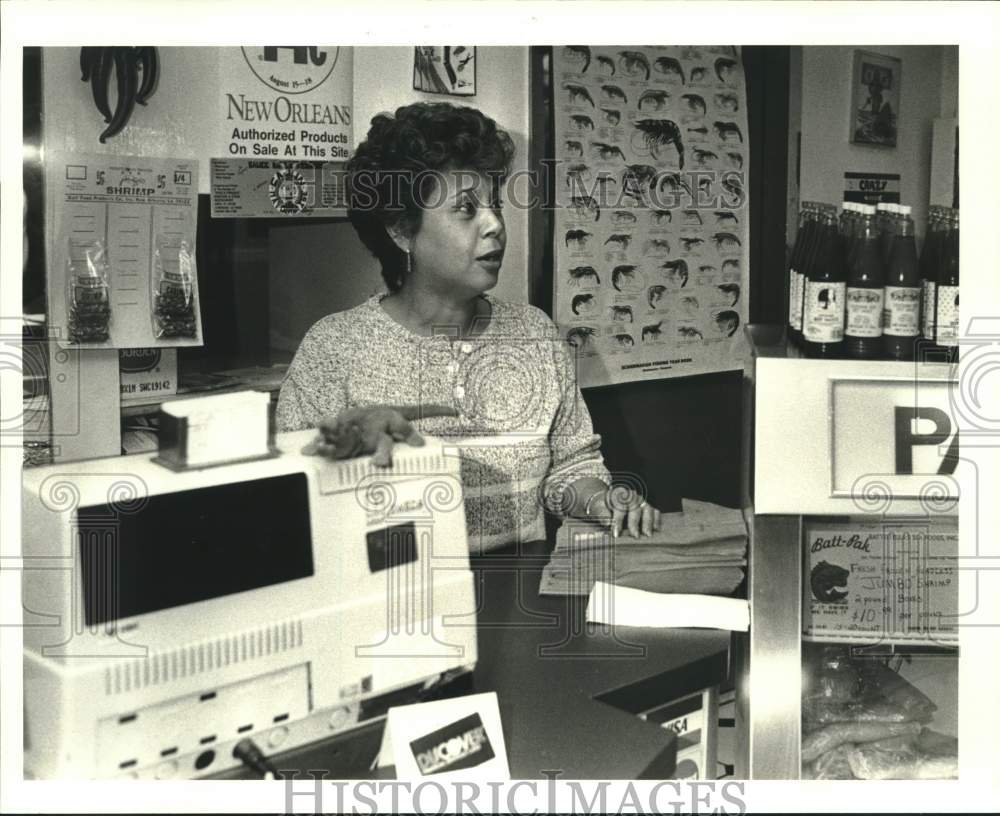 1988 Press Photo Linda Hobbs believes new tax should not apply to tourists. - Historic Images