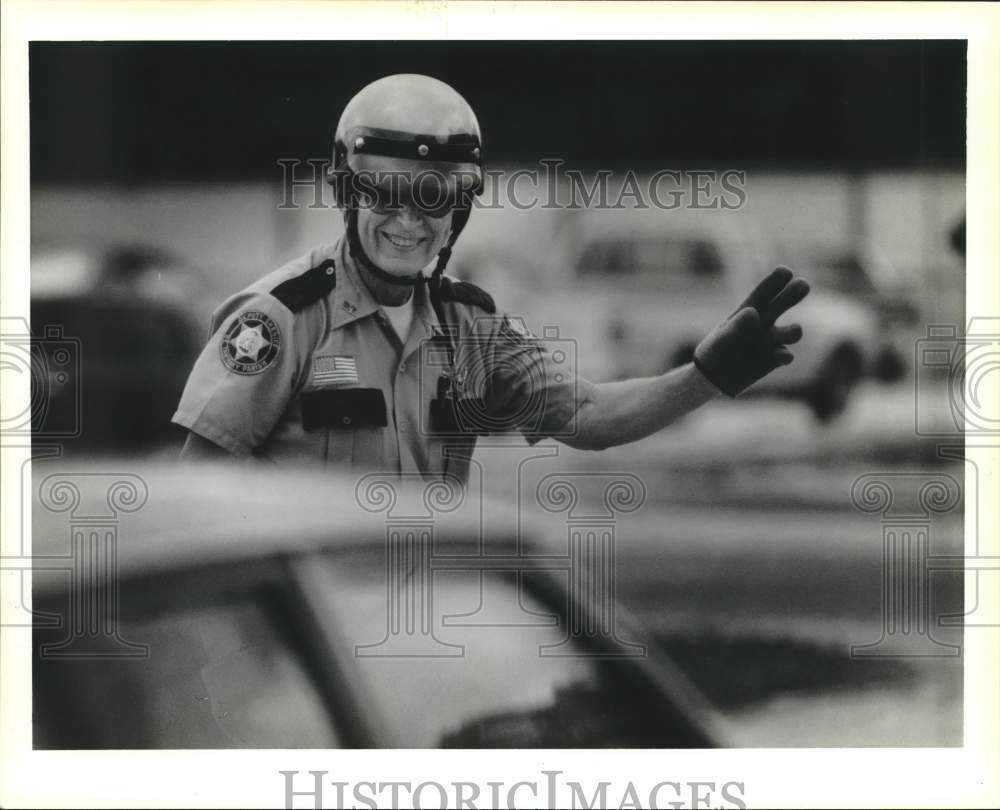 1991 Press Photo School crossing guard James Harris in Perl River - Historic Images