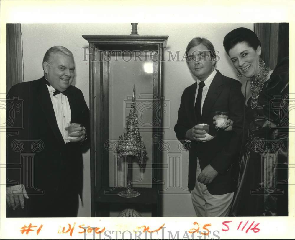 1988 Press Photo Jack Dienes, Alan Horwitz of Blumenthal Works and Carol Dienes - Historic Images