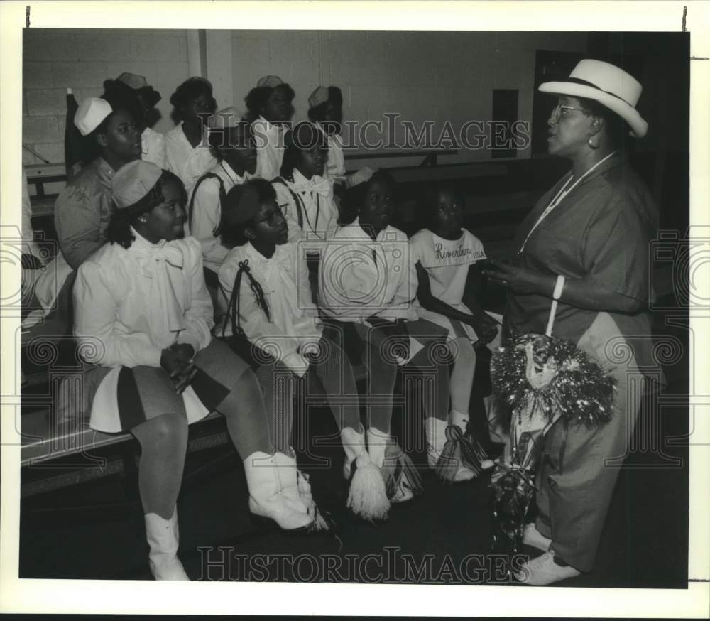 1989 Press Photo instructor of the Wilma Irvin Rivertown Dance and Drill Team. - Historic Images