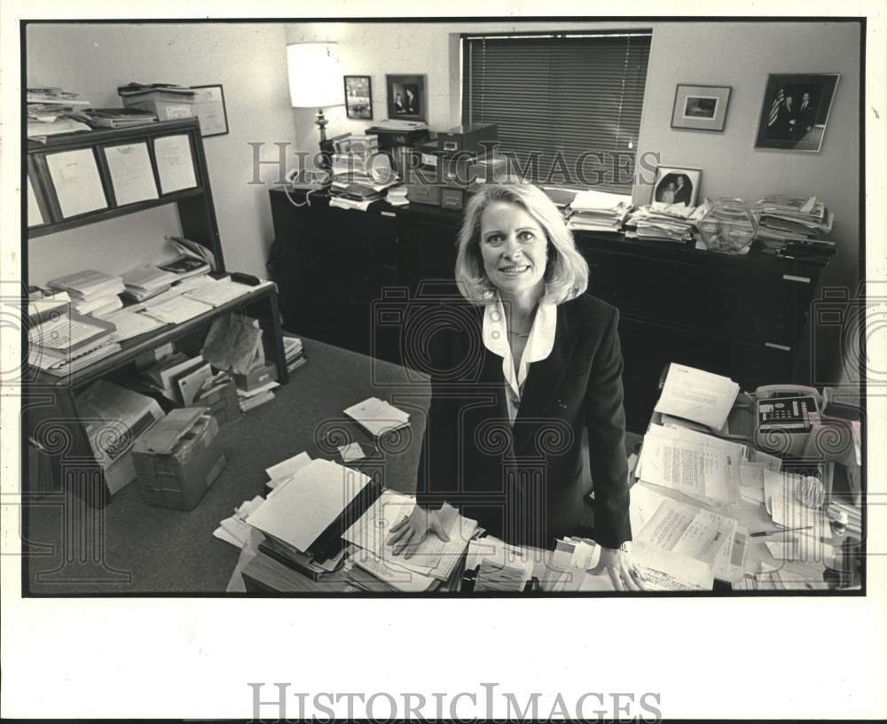 1987 Press Photo Julie Irwin - Women to Watch - 4902 Canal St. - Historic Images