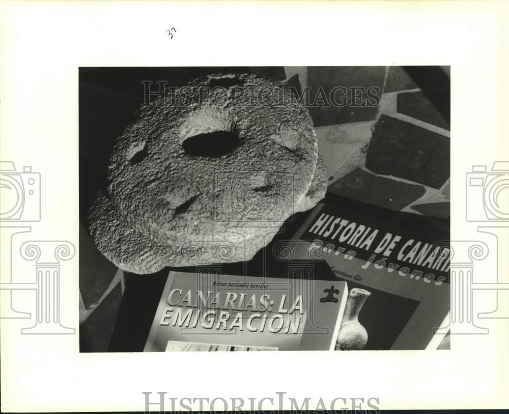 1996 Press Photo Gofio stones and Canary Islands books at Islenos Museum - Historic Images