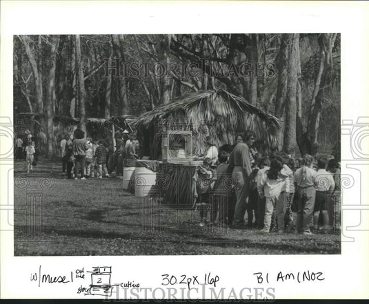 1993 Press Photo Kids lined up during Museum Days at Ducros-Islenos Museum - Historic Images