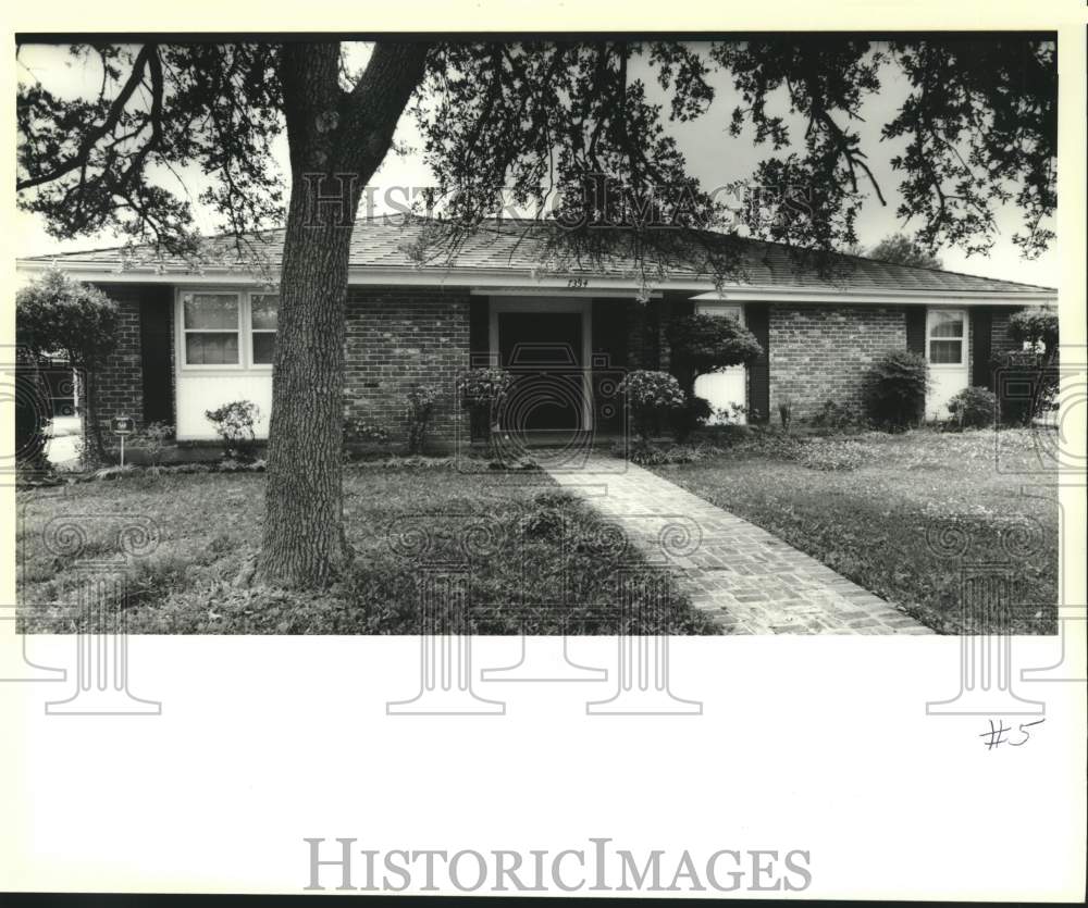 1989 Press Photo Housing - Exterior of the house located at 7334 Amber - Historic Images