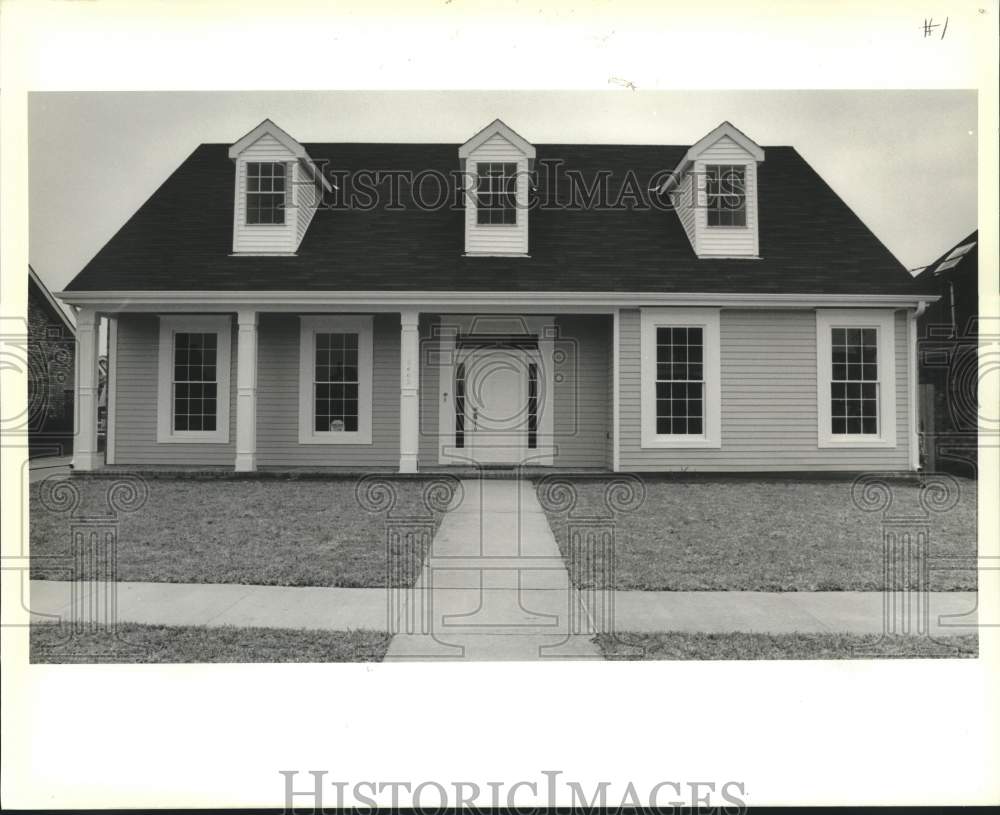 1989 Press Photo House located at 5405 Cocos Plumosas Drive in Kenner - Historic Images