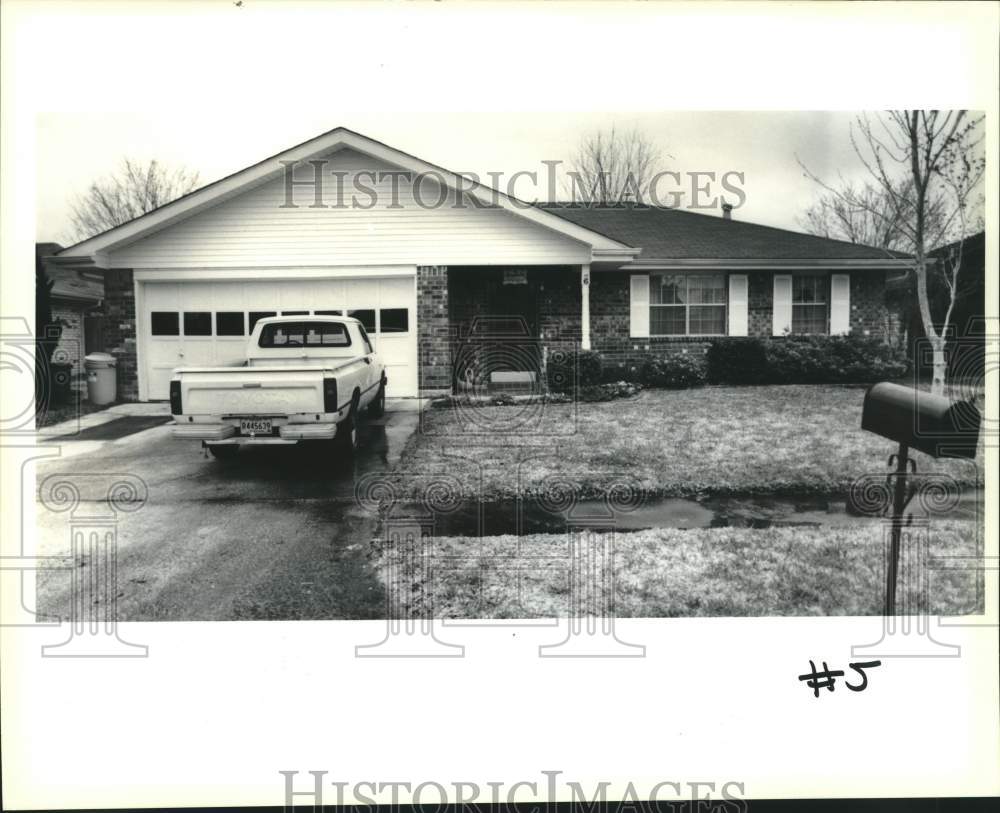 1990 Press Photo Housing - Exterior of the house located at #6 Sabine CT, Kenner - Historic Images