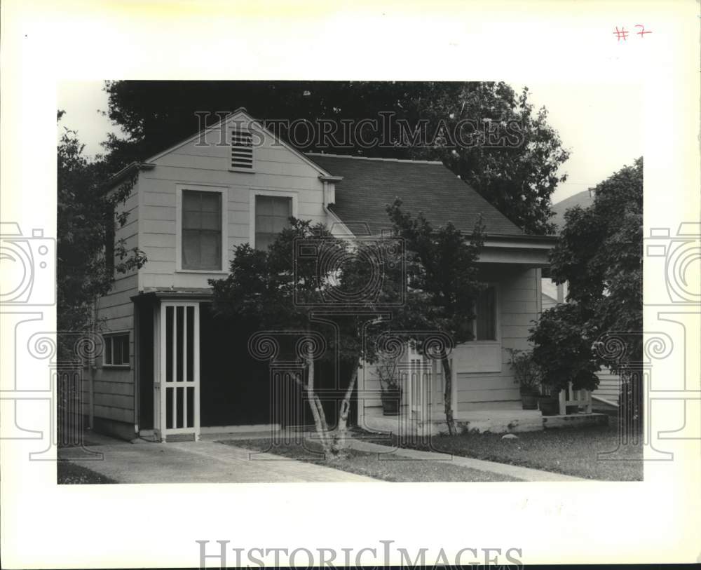 1990 Press Photo Sold property at 5517 South Rochelave Street - Historic Images