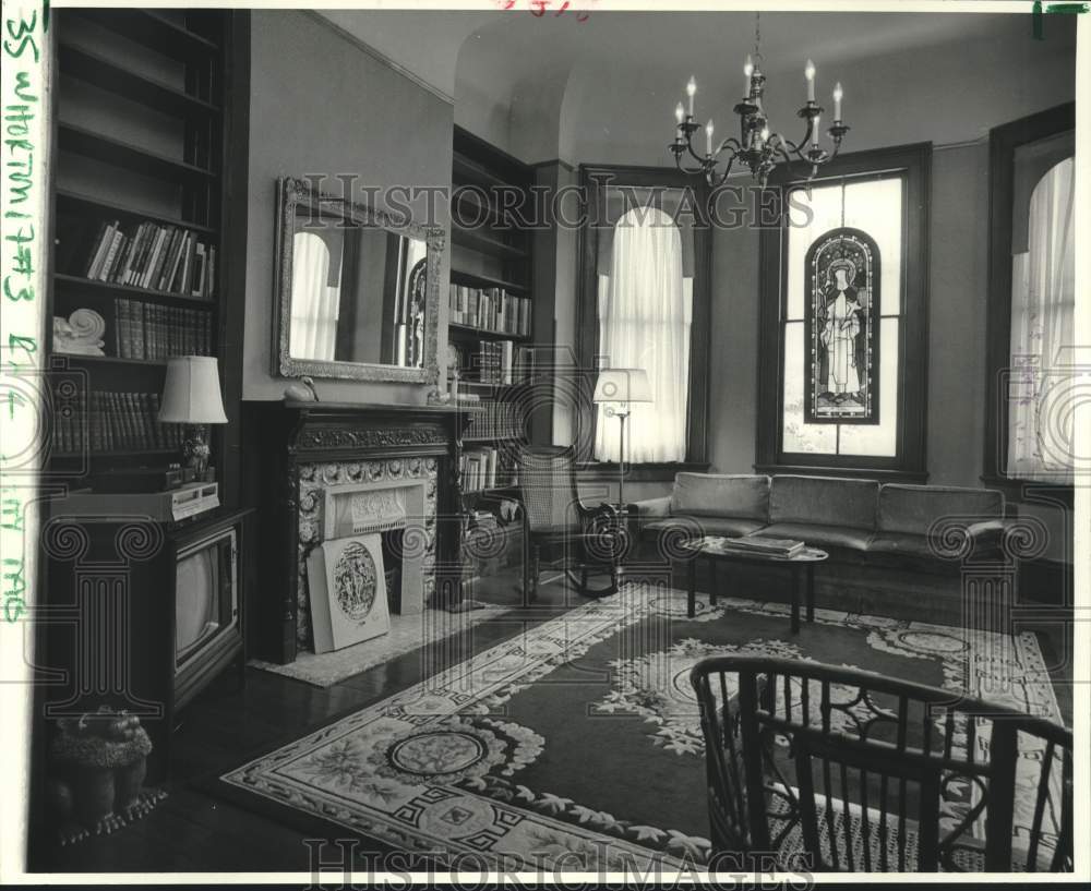 1986 Press Photo The den with cypress floors and coved ceilings at 3203 Prytania - Historic Images