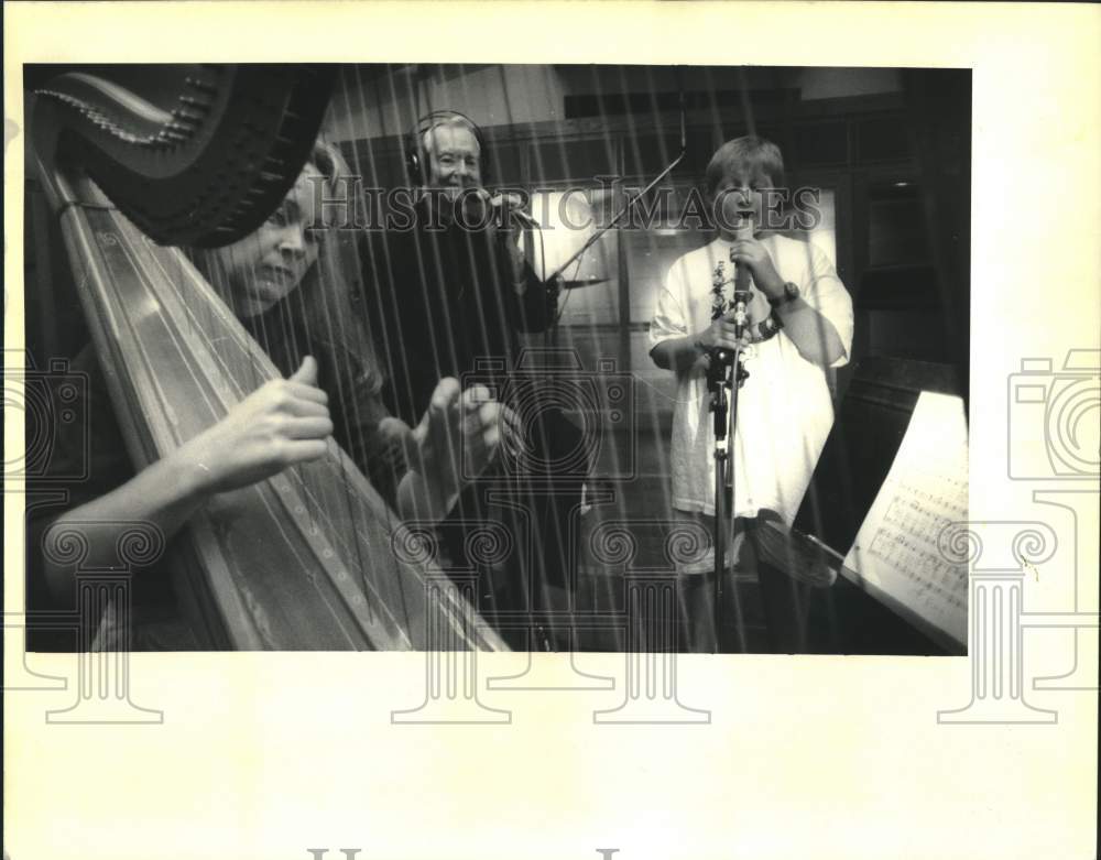 1992 Press Photo Archbishop Philip Hannan and others during Christmas Album - Historic Images