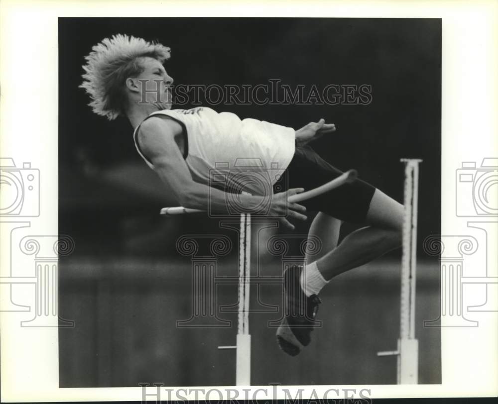 1991 Press Photo David Hornosky in high jump event at track Championships. - Historic Images