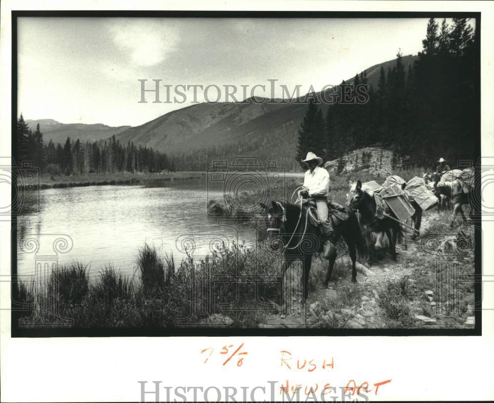 1988 Press Photo Group vacations by horsepacking to wilderness - Historic Images
