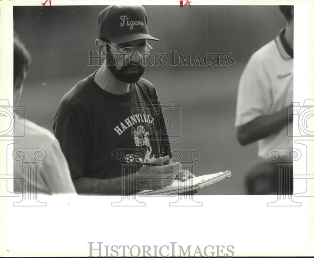 1993 Press Photo Hahnville High School Soccer coach Raphael DeVega. - Historic Images