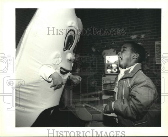 1994 Press Photo Michael Treaudo, Rosenwald student shows teeth to Happy Tooth - Historic Images
