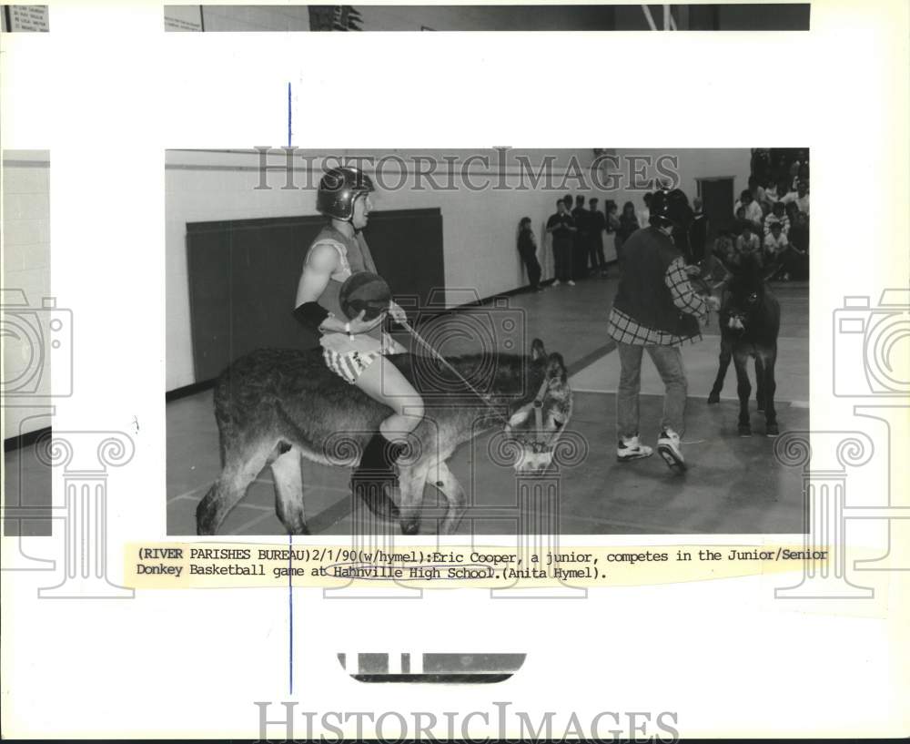 1990 Press Photo Donkey Basketball player Eric Cooper at Hahnville High School - Historic Images