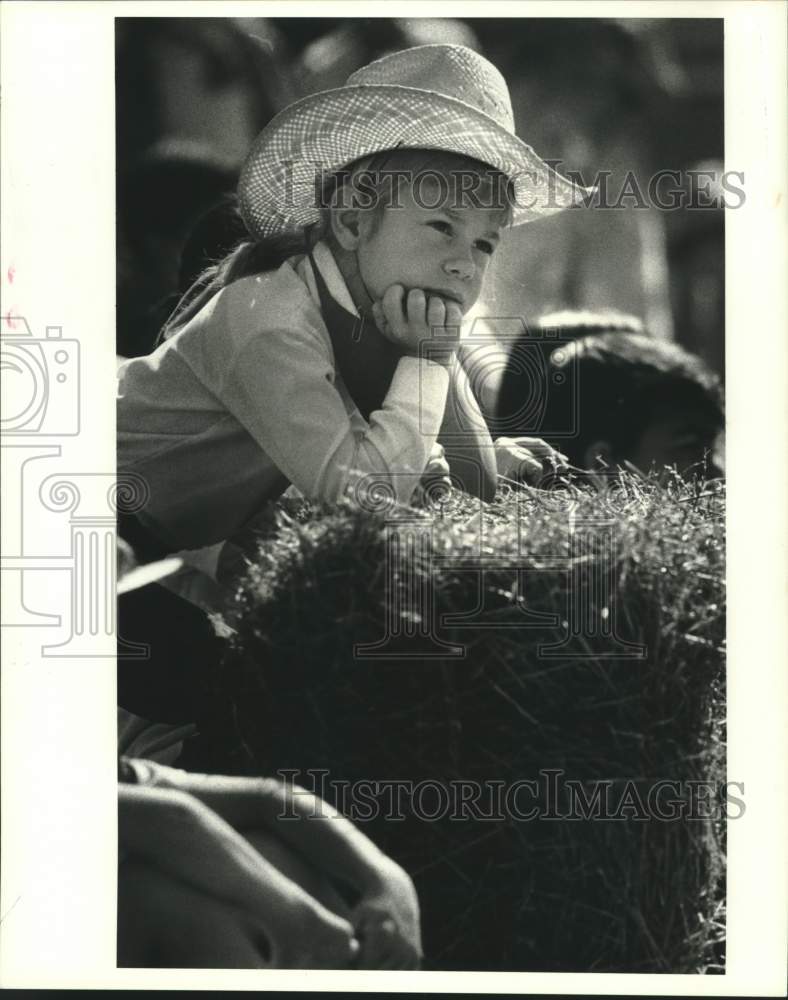 1988 Press Photo Ashley Wolverton of Harold Keller School during Field Day - Historic Images