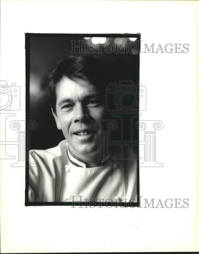 1993 Press Photo Dennis Hutley as young chef at the Versailles Restaurant - Historic Images