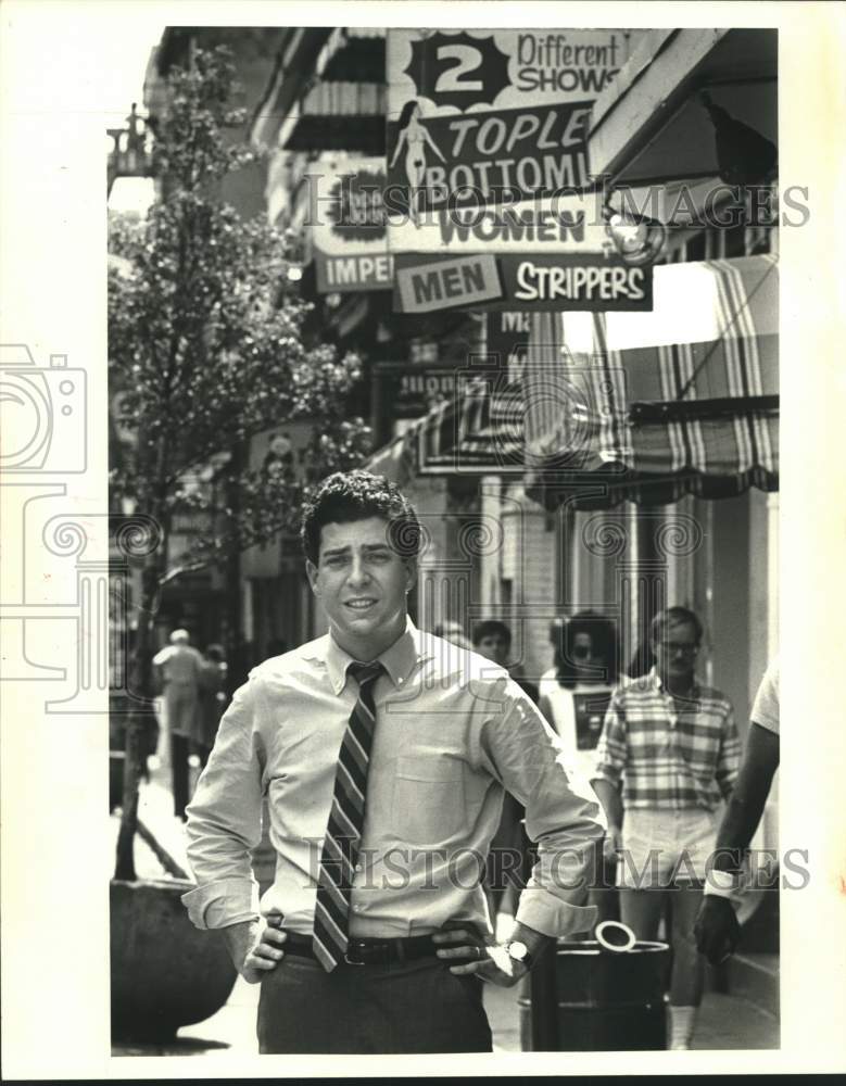 1987 Press Photo Covenant House&#39;s Jim Kelly on the streets of the French Quarter - Historic Images