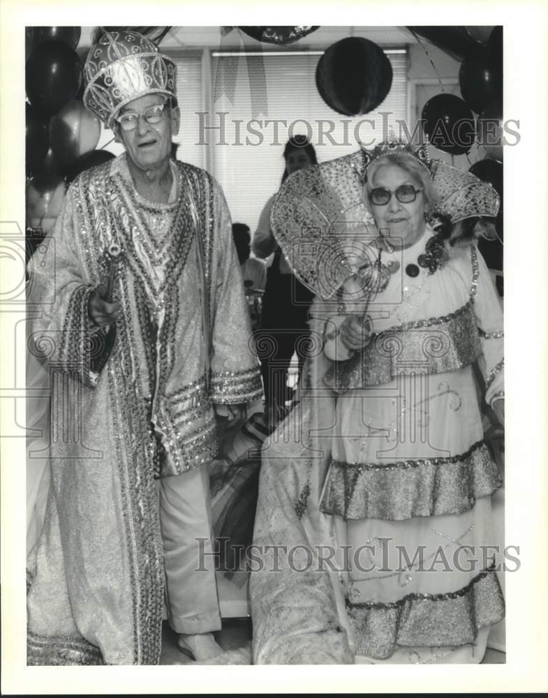 1990 Press Photo King and Queen of Krewe of Oaks carnival ball at Colonial Oaks. - Historic Images