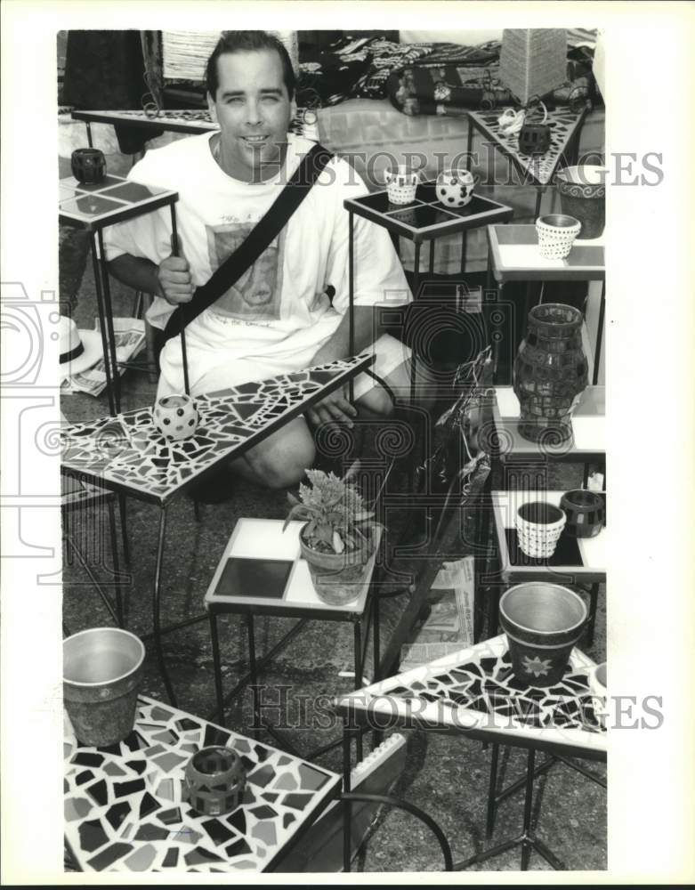 1995 Press Photo Jack Kelleher, furniture maker from Algiers, showcase&#39;s work - Historic Images