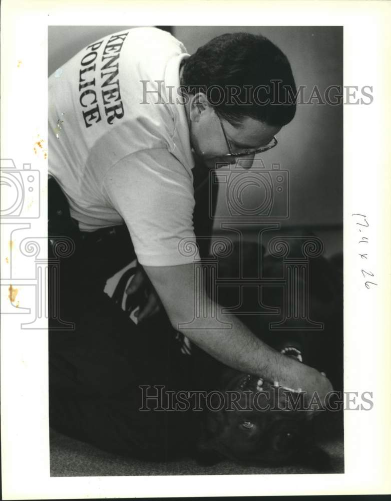 1992 Press Photo Patrolman/Trainer Ronnie Labarriere plays with K-9 Tyley - Historic Images