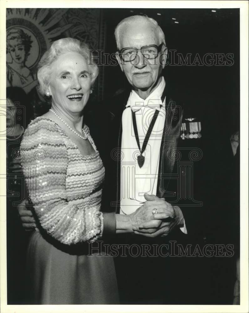 1994 Press Photo Adrienne Kepper &amp; Alva Groth at Arthurians Event - Historic Images