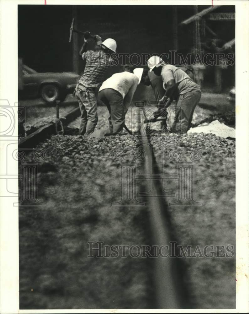 1988 Press Photo Workers fixing railroad tracks at intersection of Kenner Avenue - Historic Images