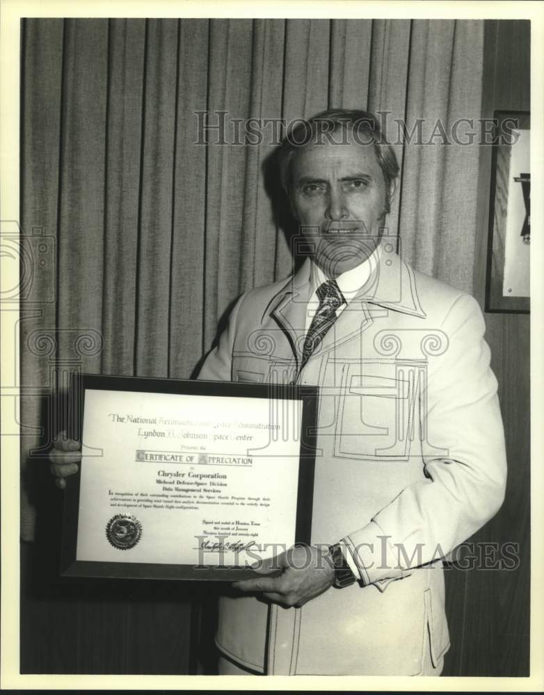 1978 N. Dale Kemp holding NASA Certificate of Appreciation - Historic Images