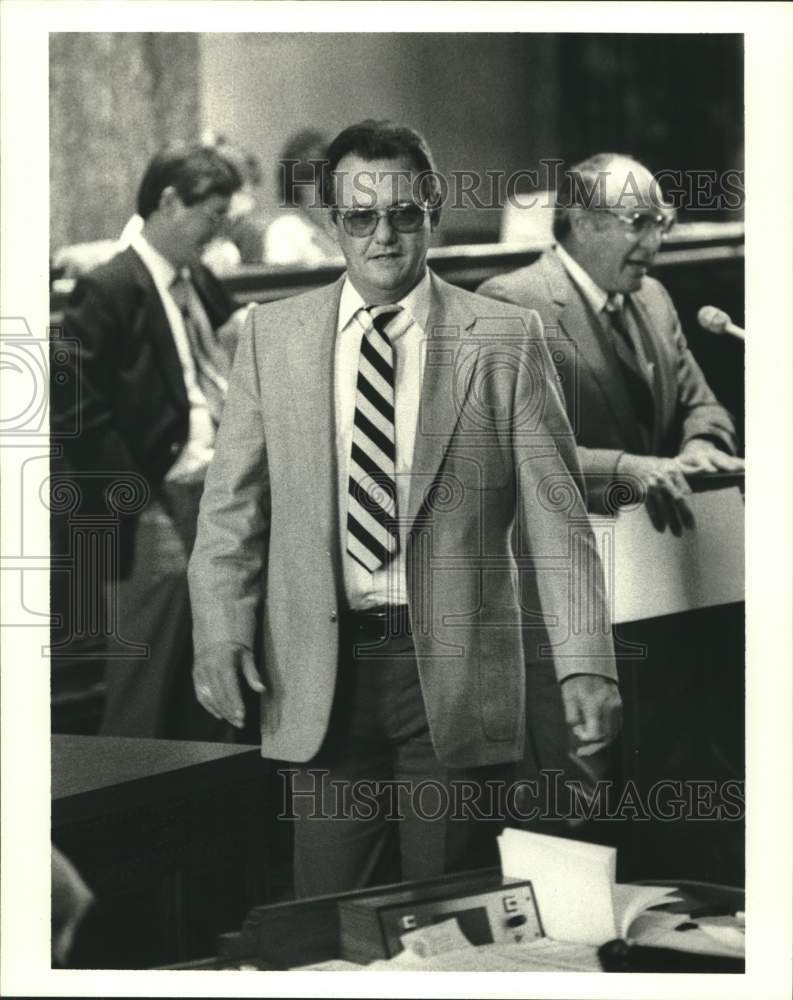 1988 Press Photo Senator Don Kelly at the Council Chambers session - Historic Images