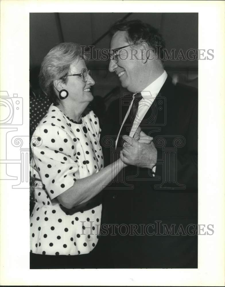 1993 Press Photo Margaret &amp; Dr. Eamon Kelly dancing at Tulane Law School Gala - Historic Images