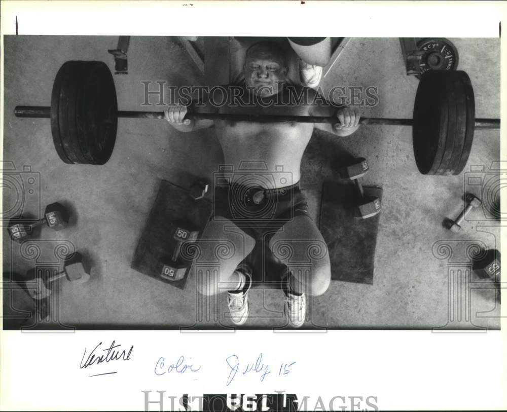 1992 Press Photo Weight lifter Kessen Kellum practicing for record 610 lds. - Historic Images